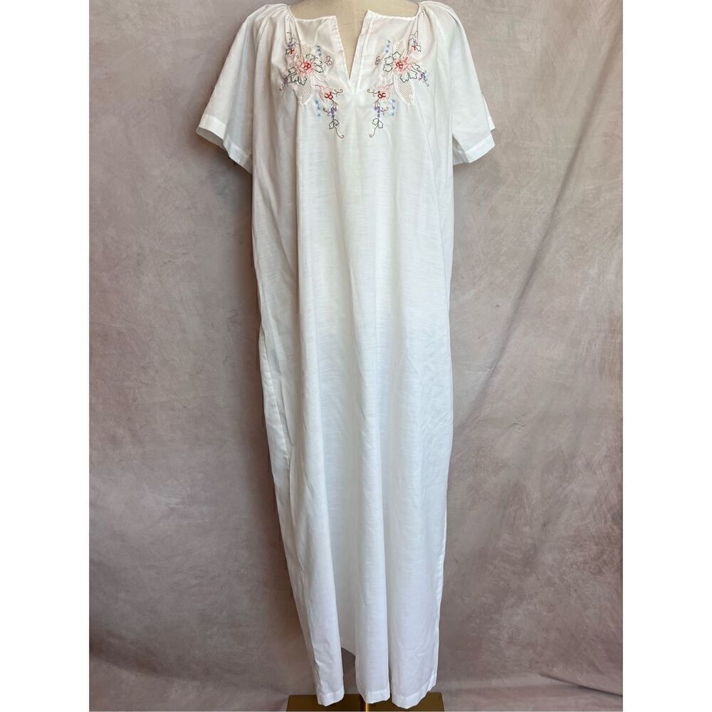 Vintage 1970s Embroidered Sears Nightgown